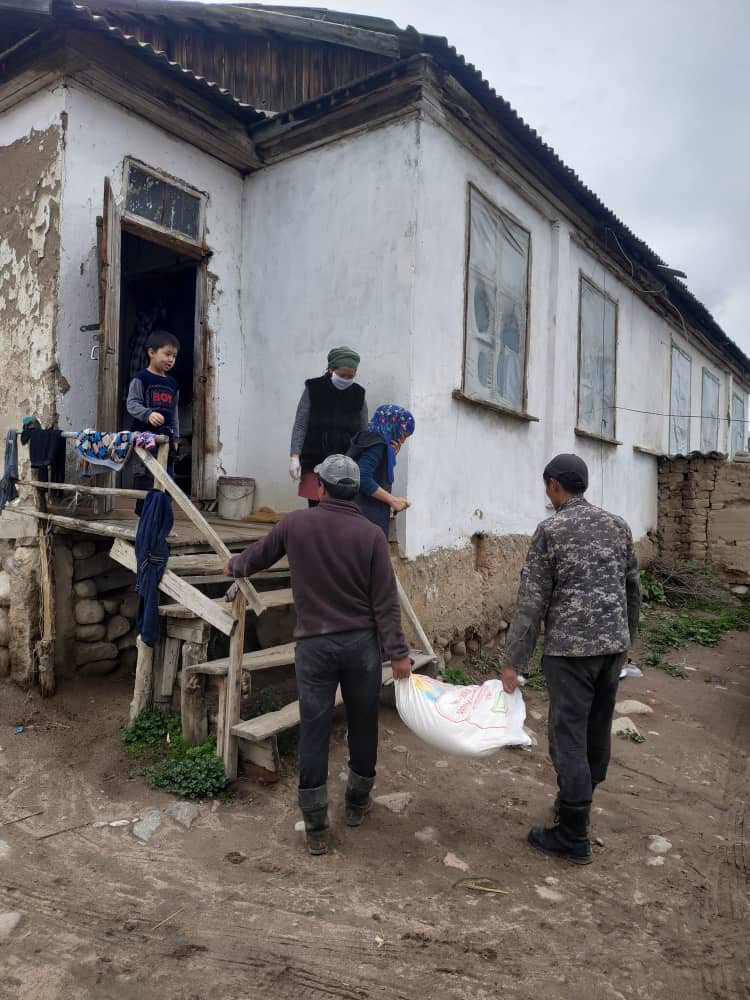 Гуманитарная помощь малоимущим и многодетным семьям села Кара-Ой Иссык-Кульской области.